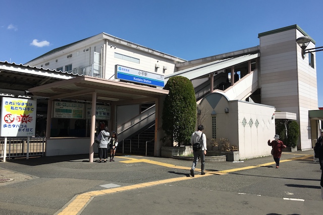 小平駅南口から見た駅舎。一日約15,000人(東京都統計)が利用している|〝日本一大きい丸ポスト〟のある街・小平はノスタルジック&SNS映えする風景の宝庫だった