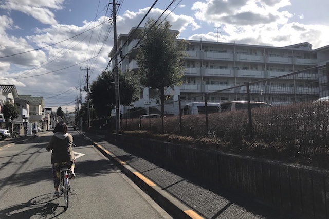 公団らしき建物が現れた|〝日本一大きい丸ポスト〟のある街・小平はノスタルジック&SNS映えする風景の宝庫だった
