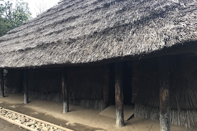 江戸初期の小平開拓当初の農民住居を復元したもの|小平ふるさと村|〝日本一大きい丸ポスト〟のある街・小平はノスタルジック&SNS映えする風景の宝庫だった