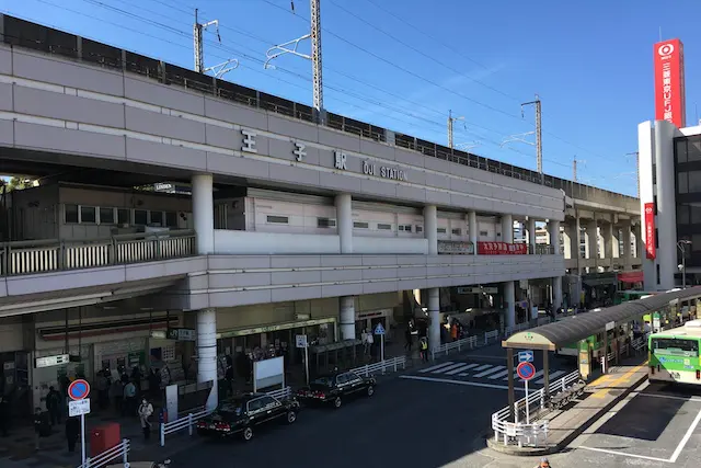 JR京浜東北線王子駅。改札口は北口・中央口・南口の3ヵ所あり、飛鳥山公園へ行くには南口がオススメ|“日本最初の公園”飛鳥山公園がある街・王子を新旧グルメに胸キュンしながら歩いてみた