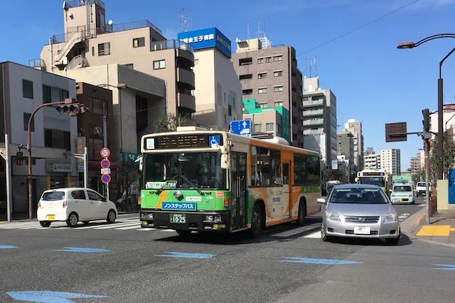 王子は区役所所在地だけに都バスの運行本数も半端なく多い|“日本最初の公園”飛鳥山公園がある街・王子を新旧グルメに胸キュンしながら歩いてみた