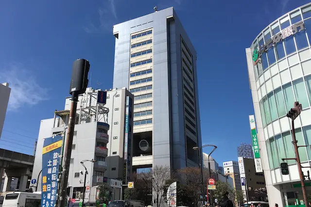 王子駅前でひときわ高く誇らしげにそびえる「北とぴあ」|“日本最初の公園”飛鳥山公園がある街・王子を新旧グルメに胸キュンしながら歩いてみた
