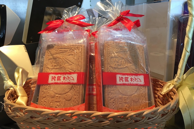 北とぴあの展望ロビーと同階のレストランで売っていたお札サブレ700円(3枚入)。造幣工場がある王子ならではのお菓子|“日本最初の公園”飛鳥山公園がある街・王子を新旧グルメに胸キュンしながら歩いてみた