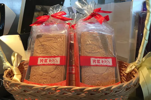 北とぴあの展望ロビーと同階のレストランで売っていたお札サブレ700円(3枚入)。造幣工場がある王子ならではのお菓子|“日本最初の公園”飛鳥山公園がある街・王子を新旧グルメに胸キュンしながら歩いてみた