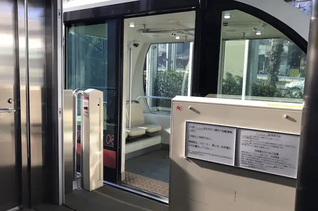運転時間は10:00~16:00、定員16名で片道2分。誰でも無料で乗車できる|“日本最初の公園”飛鳥山公園がある街・王子を新旧グルメに胸キュンしながら歩いてみた