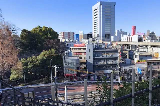 明治通り側には北とぴあや音無親水公園が見える|“日本最初の公園”飛鳥山公園がある街・王子を新旧グルメに胸キュンしながら歩いてみた