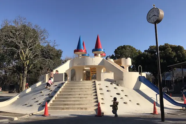 児童エリアのシンボル的遊具。私は勝手にキャッスルマウンテンと呼ぶことにした|“日本最初の公園”飛鳥山公園がある街・王子を新旧グルメに胸キュンしながら歩いてみた