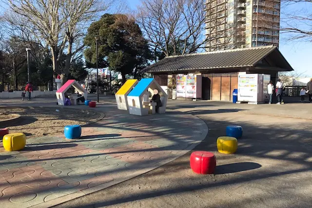 赤、黄、青で色とりどりだよ~|“日本最初の公園”飛鳥山公園がある街・王子を新旧グルメに胸キュンしながら歩いてみた