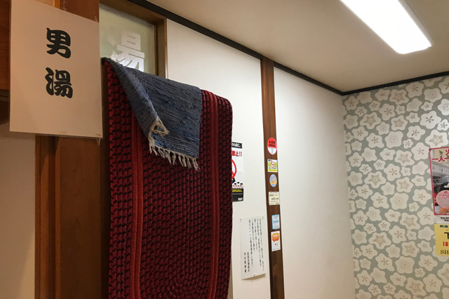 番台スタイルなので入口で男湯・女湯に分かれている塩湯|意外と住みやすい!?オフィス街・四ツ谷でレトロ銭湯・塩湯と荒木町の定食を堪能