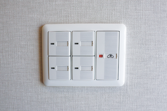 漏電や感電などの危険を防ぐため、室内にEV充電ポートのオンオフスイッチがある|電気自動車を自宅で充電!EV充電設備付きの賃貸物件を取材してきた