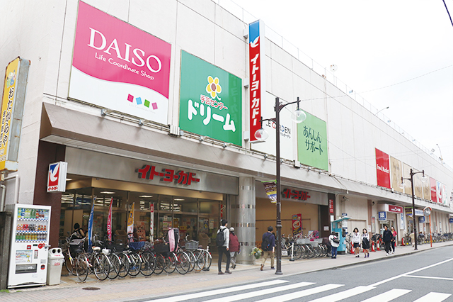 理科大通りにあるイトーヨーカドー。100円ショップのダイソーも入っている|金町駅周辺に住む男女30人に聞きました!街の住みやすさや生活環境、買い物事情って?