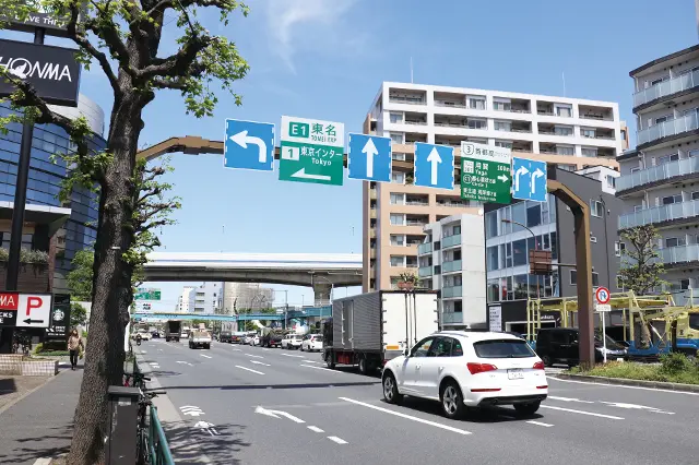 用賀駅から目と鼻の先にある東京インターチェンジ。東名だけでなく首都高にもすぐ乗れて便利|用賀駅のアクセス事情|最寄駅「用賀」の男女30人に生の声を聞いた!用賀駅の住みやすさ、家賃相場、治安、買い物、アクセスは?