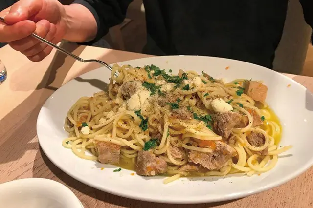 お神酒で煮込んだハーブ三元豚のラグーソース|あかぎカフェ(神楽坂)|歴史ある大人の街・神楽坂で銭湯巡り!金成湯、竹の湯、第三玉の湯に行ってきた