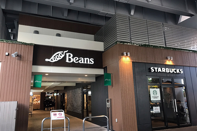 明るすぎず暗すぎず、誰でもウェルカムな雰囲気|中央線・阿佐ヶ谷駅直結「ビーンズ阿佐ヶ谷」の入り口