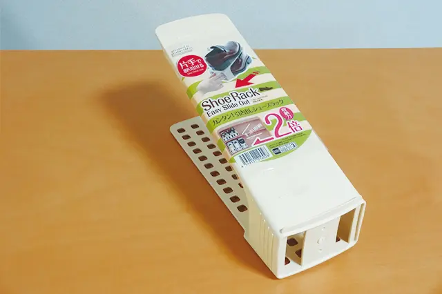 カンタン引き出しシューズラック 108円|ダイソー|【100円ショップ・ダイソーの店長オススメ】玄関の整理整頓に便利な100均グッズ5選
