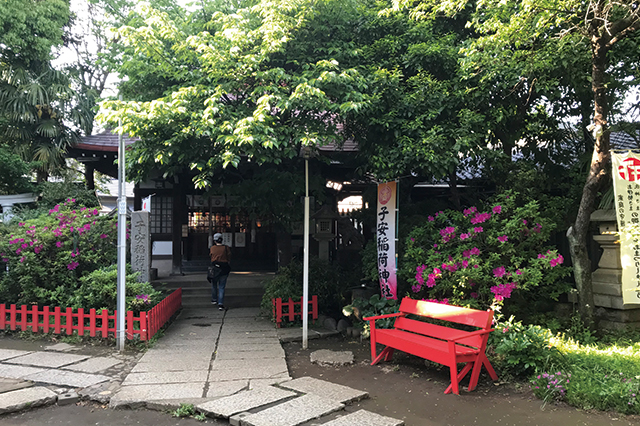 「ゆラックス」から「稲荷湯」へ向かう途中の住宅街に現れたキュートな子安稲荷神社|人気の街・池袋に住むなら銭湯通いがおすすめ!平和湯、ゆラックス、稲荷湯を巡ってきた