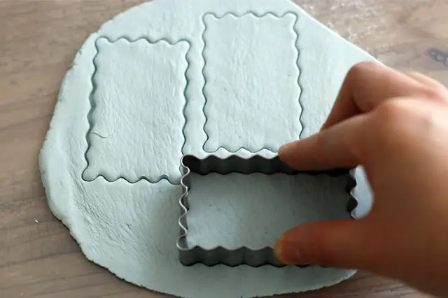 100均にはさまざまなクッキーの型があるので、チェックしてみよう|【賃貸DIY】リラックス度UP!100均の石粉粘土で人気のアロマストーンを作ろう