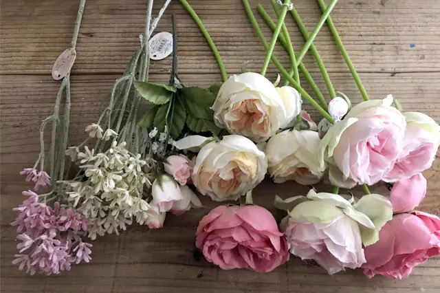 賃貸DIY】100均の造花で手作りフラワーボックス! 作り方や 賃貸DIY】100均の造花で手作りフラワーボックス! 作り方や