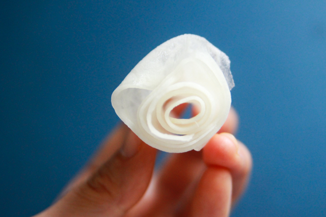 ねじったことで立体感が出て、より花らしくなった|母の日は手作り料理をプレゼント! SNS映えする花束みたいな「ブーケ鍋」の作り方