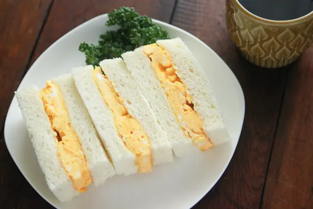 行列のできるカヤバ珈琲のたまごサンドを自宅で作ってみよう!|【再現レシピ・レトロ喫茶編】ふわふわ!「カヤバ珈琲」のたまごサンドを自宅で簡単に再現!