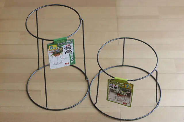 ミニテーブルをどう使うか、どこに置くかによって鉢スタンドのサイズを選ぼう|【賃貸DIY】100均の材料だけで簡単に作れる!あると便利なミニテーブルの作り方|【賃貸DIY】簡単&時短! 100円ショップのアイテムで便利なミニテーブルを作ろう