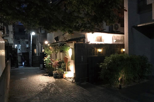 路地裏を散策すると、隠れ家的な店が次々と出現します|歴史ある大人の街・神楽坂で銭湯巡り!金成湯、竹の湯、第三玉の湯に行ってきた