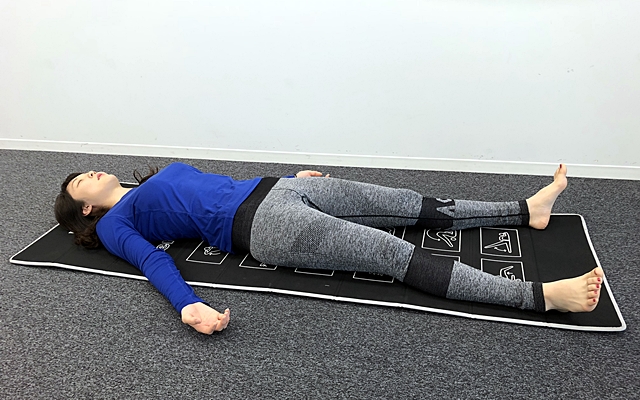 呼吸法を実践していたら、早速眠気におそわれる……|寝る前に!ぐっすり眠れる腹式呼吸の方法|CHINTAIスキークラブの現役アスリート・小林諭果おすすめ!自宅でできる簡単ボディケア