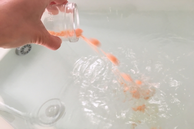 お風呂でゆっくり体を温めることで、体温をじっくり上げて、体の緊張をほぐそう|CHINTAIスキークラブの現役アスリート・小林諭果おすすめ!自宅でできる簡単ボディケア