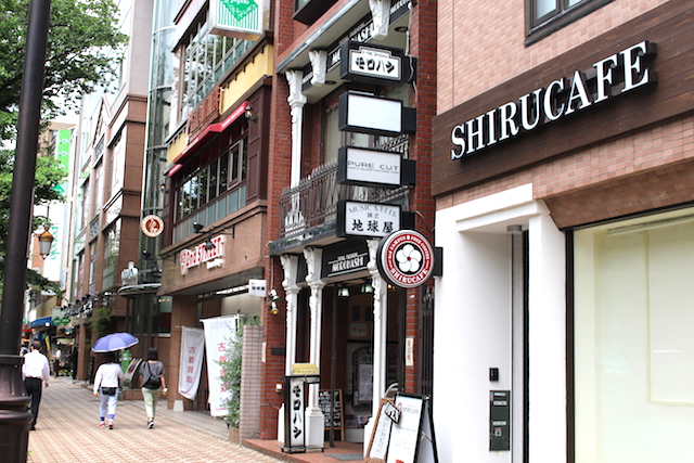 国立駅周辺の商店街の様子