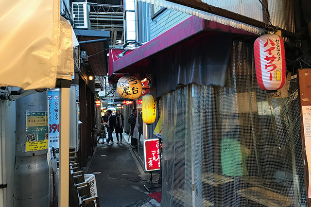 狭いエリアに飲食店がびっしり密集|ハーモニカ横丁|「住みたい街」のド定番!吉祥寺の銭湯・よろづ湯、弁天湯とハーモニカ横丁を巡ってきた!