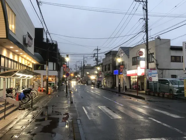 スーパーのある道
