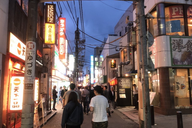 大宮駅東口の繁華街、南銀座
