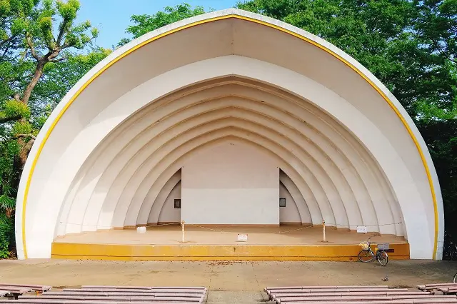川崎市中原平和公園の野外音楽堂