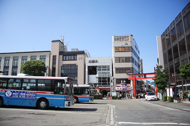 鎌倉駅東口のロータリーから続く小町通り