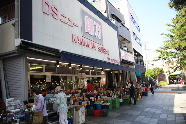 生鮮食品店「鎌万」の様子