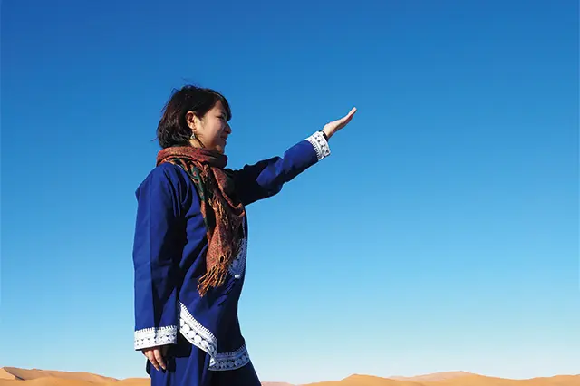 サハラ砂漠での川西里奈さん