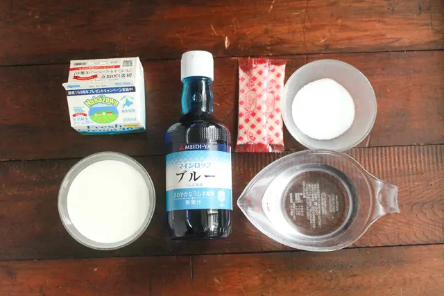あじさいゼリーの材料は、生クリーム、牛乳、砂糖、粉ゼラチン、水、ブルーのかき氷シロップ、粉ゼラチン