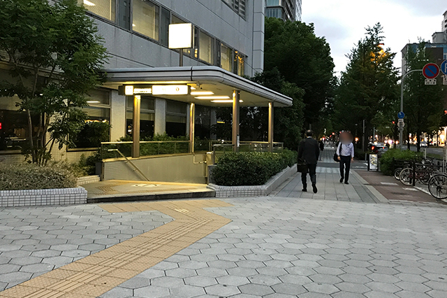 西大橋駅1番出口の様子