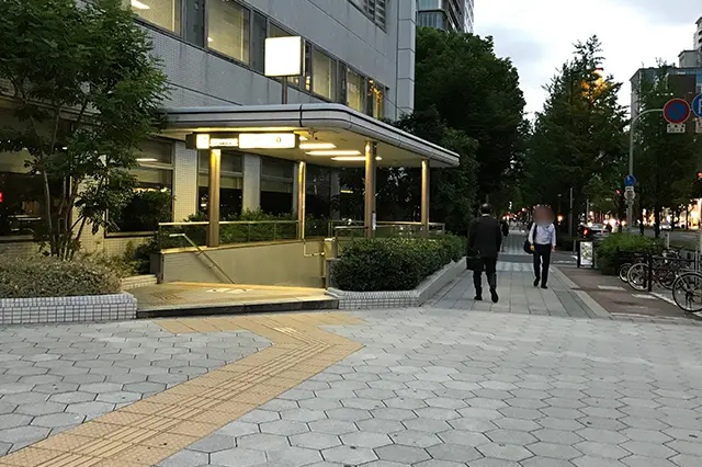 西大橋駅1番出口の様子