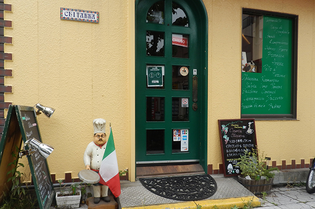 イタリアン料理店シャルルボイルの入り口