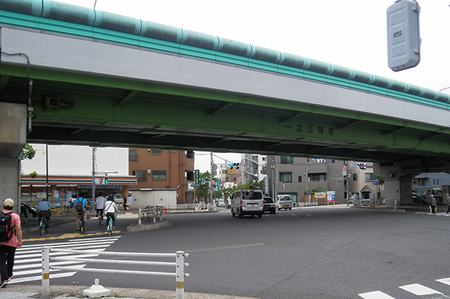 一之江駅近くの環七通り交差点