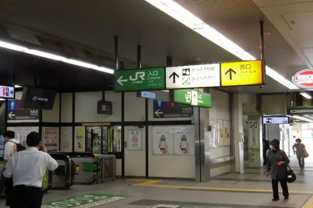 久喜駅改札前