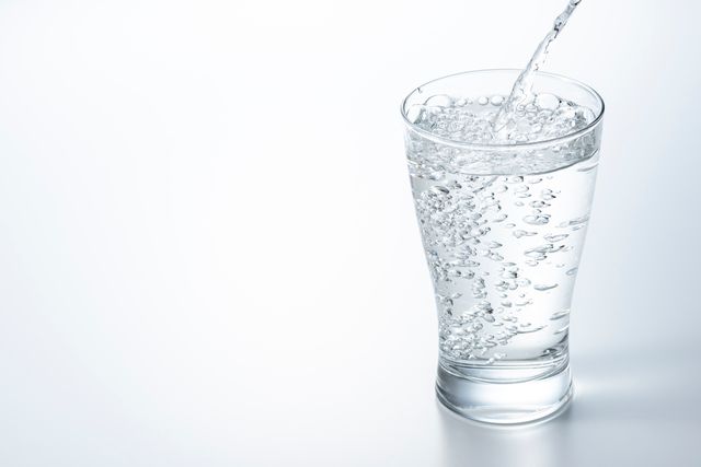 コップ一杯の水