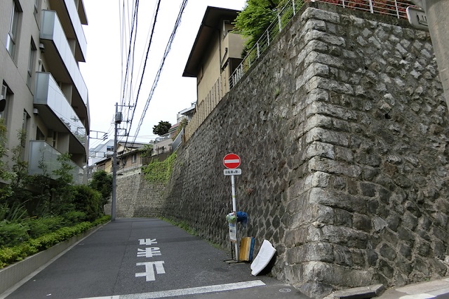 路地と擁壁