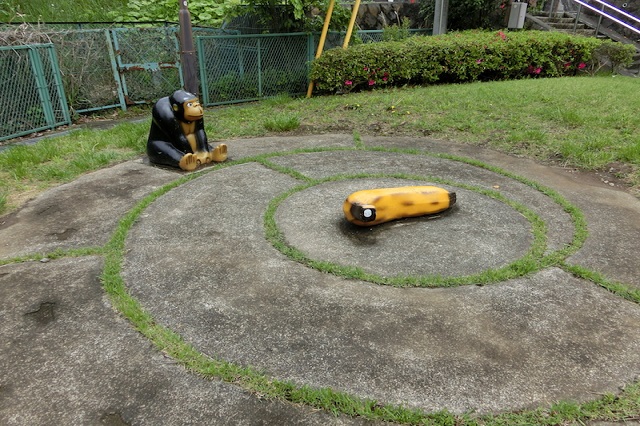 ゴリラとバナナのオブジェ