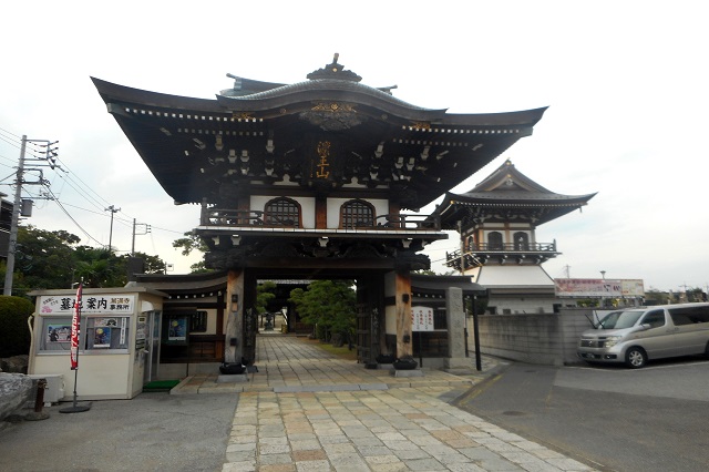 萬満寺の山門