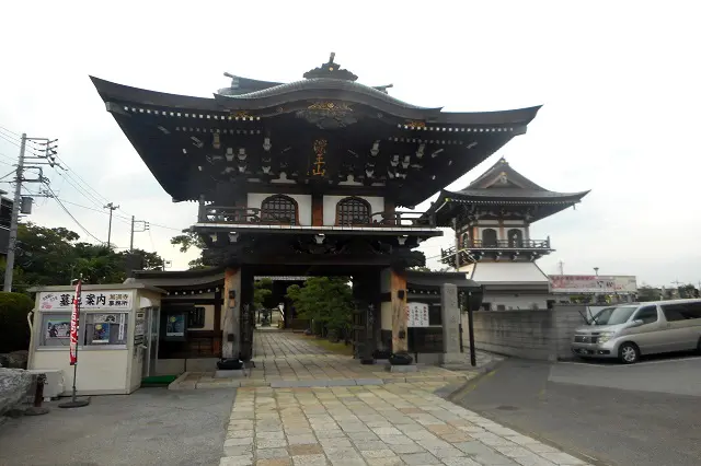 萬満寺の山門