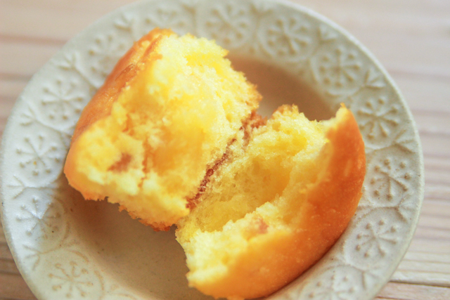 レモンケーキの中身はレモンクリームとレモンピール