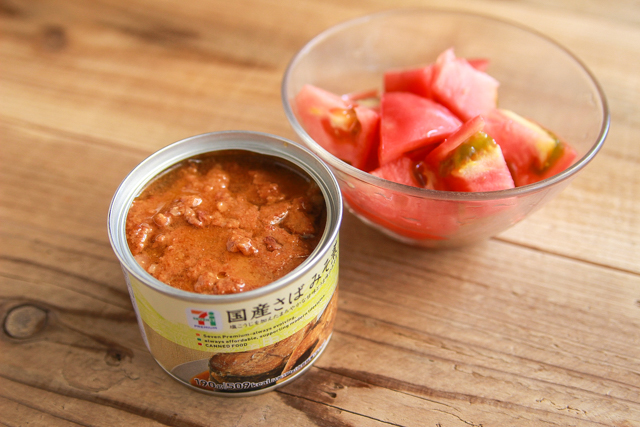 サバ缶とトマト
