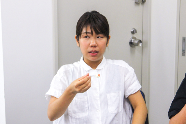 辛さで顔がひきつってきた木村